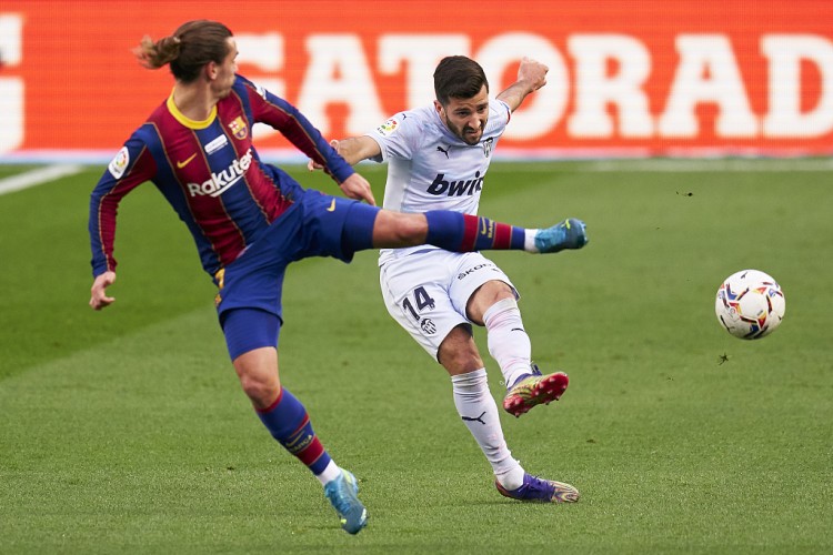 每体:巴萨夏窗首要任务是引进左后卫,加亚是第一目标