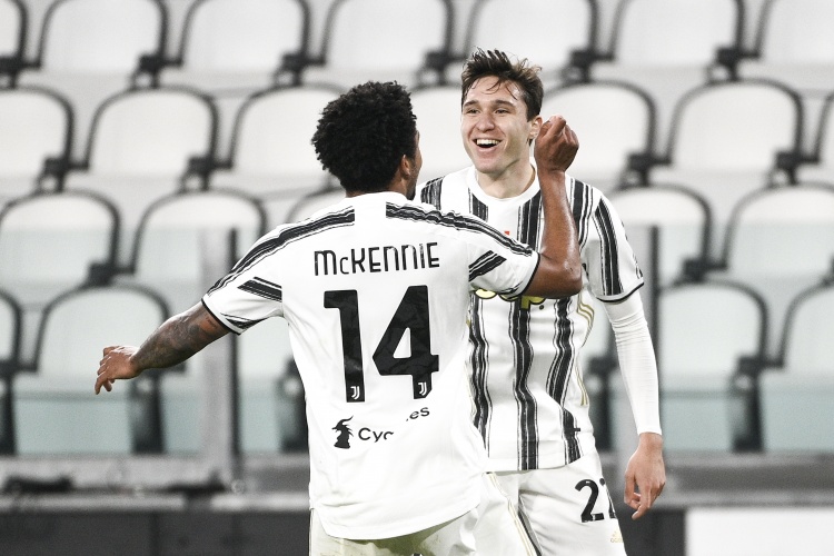 意媒:小基耶萨和麦肯尼均是因伤被换下,前者遇到肌肉问题