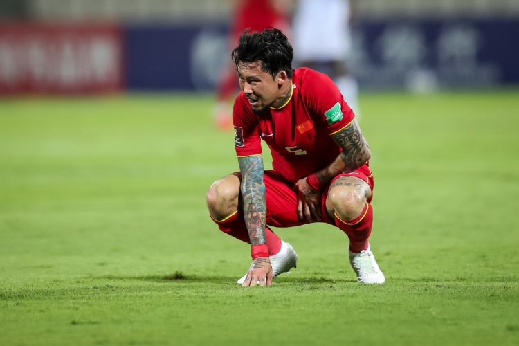 津媒:根据实际情况,国足不会把有纹身队员全部排除在集训名单外