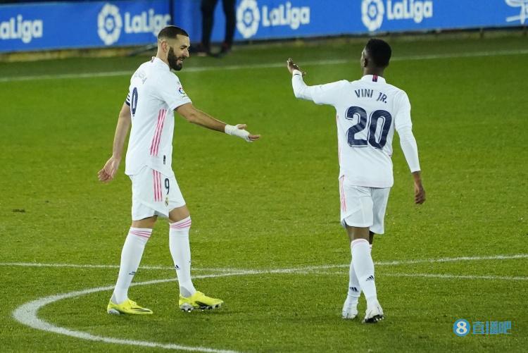 本泽马:维尼修斯是他这个年龄段最好的球员