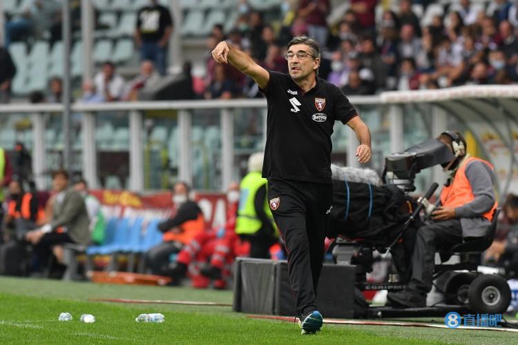 意见不和,友谊赛前都灵主帅与总监激烈争吵,推搡和辱骂