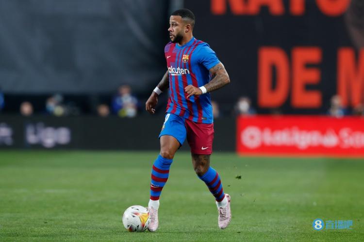 每体：拉波尔塔在接受采访时盘点巴萨前锋，唯独没提德佩的名字