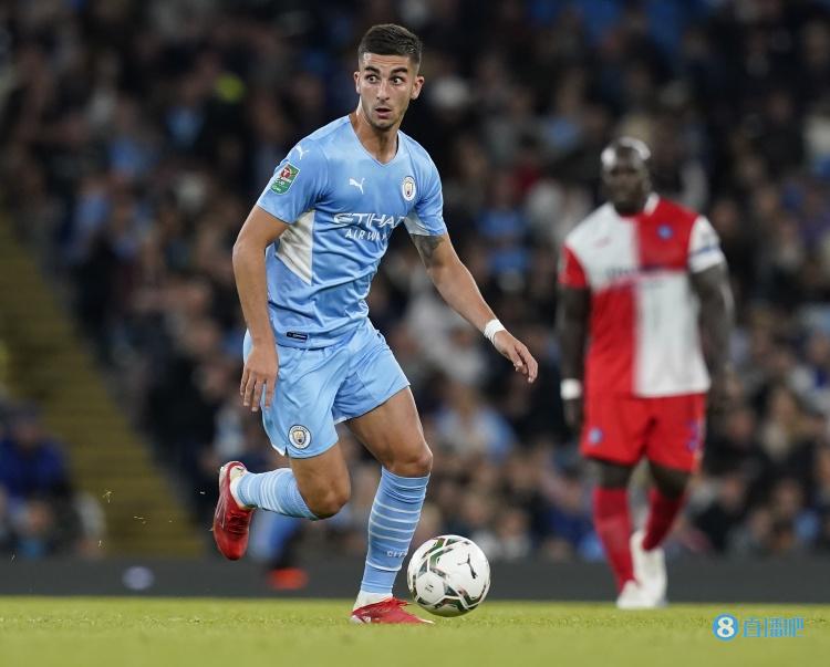 每体：费兰-托雷斯完美适合巴萨，在球场内外都很出色