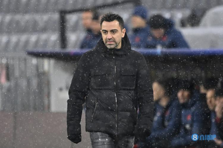 世体点评巴萨上下半场不同表现:下半场逼抢更精准,传导球更快