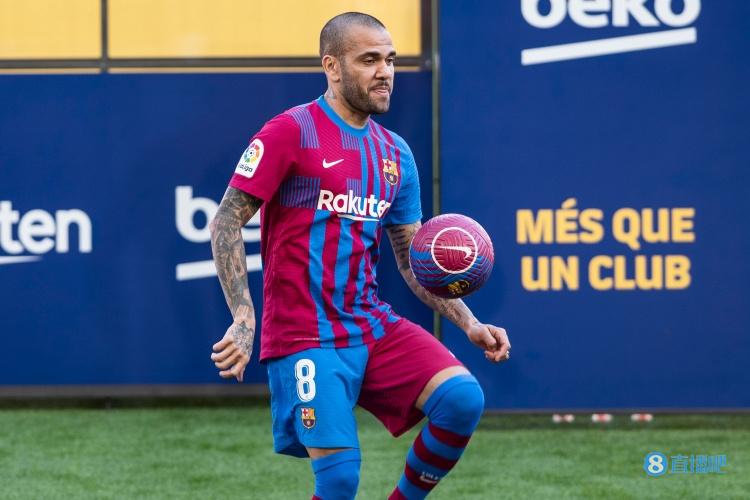 阿尔维斯:我们本可赢皇马一个6-0,如梅西愿意他应回巴萨