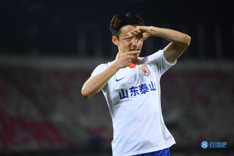 鲁媒:徐新离队、孙准浩大概率缺席大量联赛,泰山后腰位置迎考验