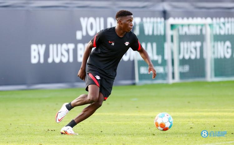 跟队记者:莫里巴致电巴萨,表达回归渴望