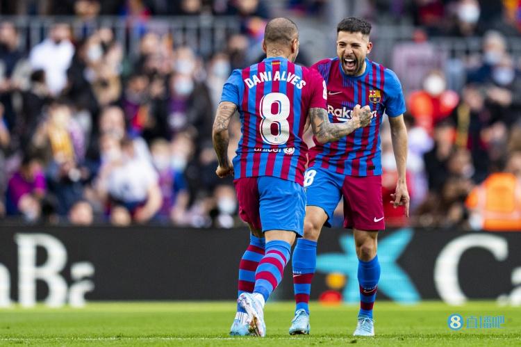 每体：巴萨想明年与耐克重谈合同，他们关注皇马与阿迪的谈判结果