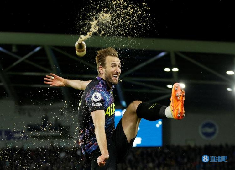 凯恩:近3年一直与一位西班牙理疗师合作,我们变得像朋友一样